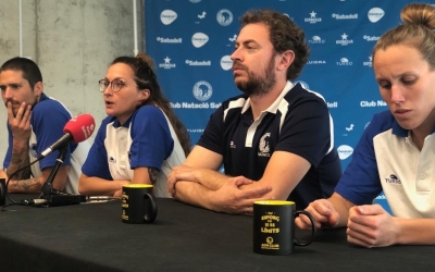 Álex López en una imatge d'arxiu entre Judit Ignacio i Marina Garcia | CNS